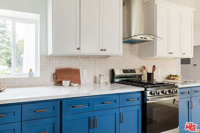 Building Photo - 784 Elmira St