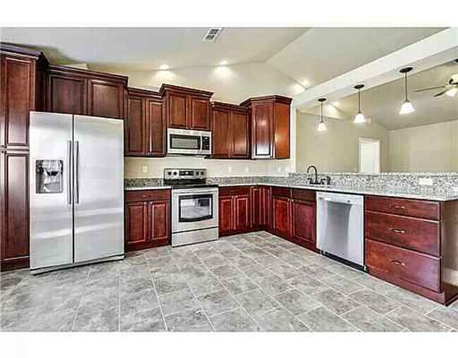 Building Photo - Gorgeous Brick Home located in the much desired West Wortham Elementary School area