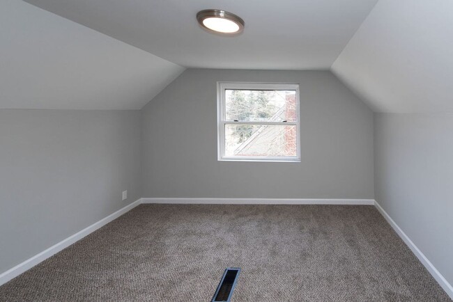 Building Photo - COVEDALE - 3+ bedroom brick cape cod  with one garage built in garage