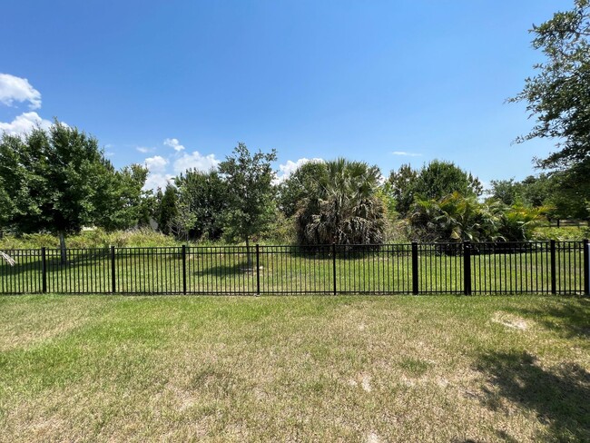 Building Photo - Almost new 5-bedroom, 3-bath home ready to...