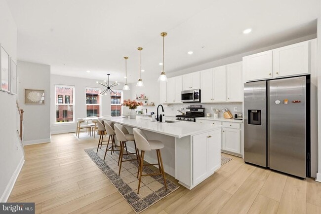 Building Photo - 22810 Tawny Pne Sq