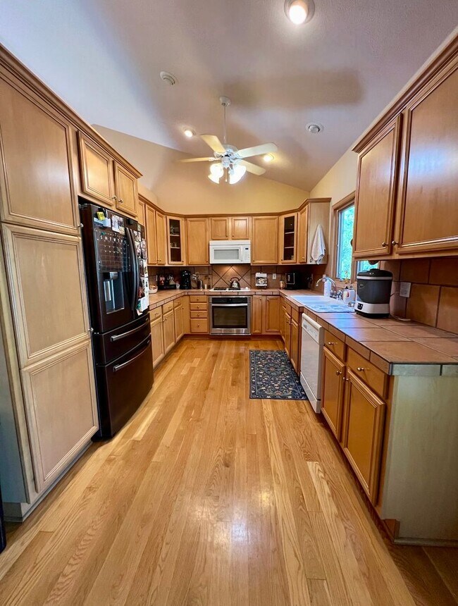 Building Photo - Mountain Shadows Beauty with 3 Bedrooms and 3 Baths Available Soon