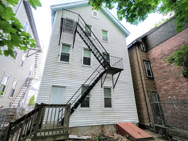 Building Photo - 20 Ashley St