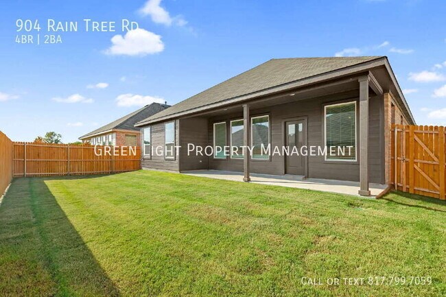 Building Photo - 904 Raintree Rd