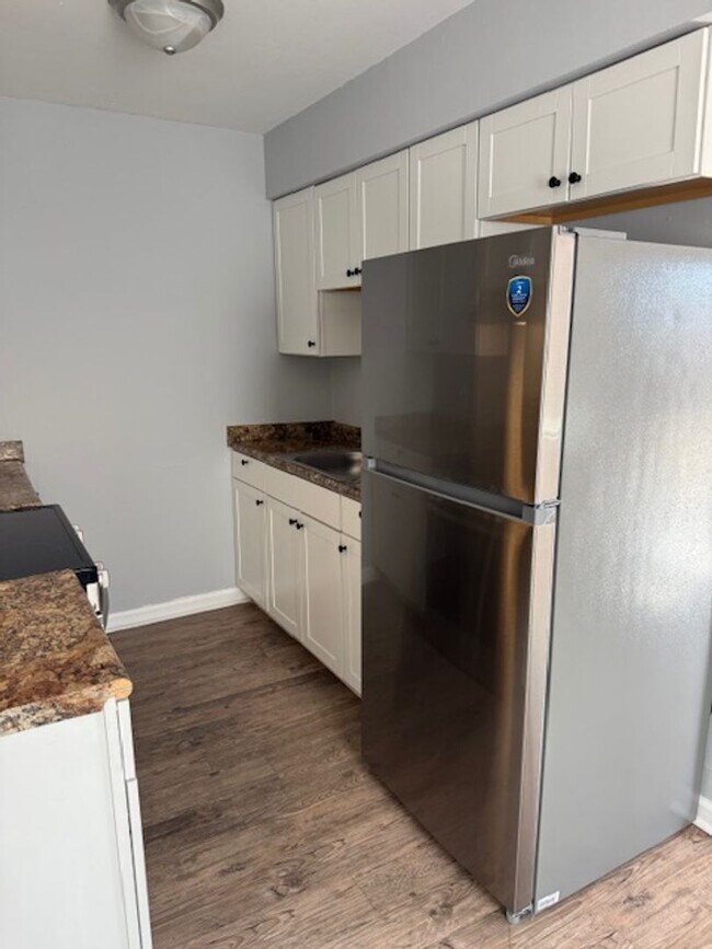 Building Photo - Spacious 2-Bedroom, 1-Bath Unit in Central Norfolk