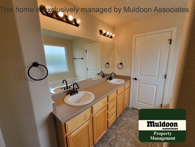 Building Photo - ? Bright & Spacious 3-Bedroom Home w/ 3-Car Garage