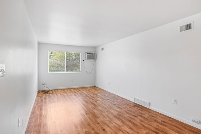 Building Photo - 1328 S Coffman St