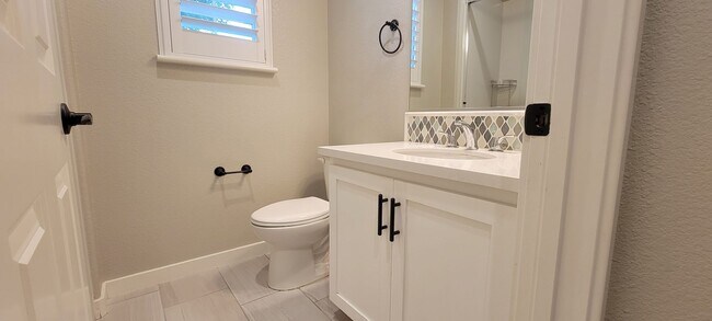 Building Photo - Gorgeous 4 bedroom 3 bath in Fiddyment Farm