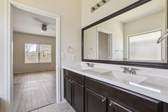 Building Photo - 5713 Kennedy St