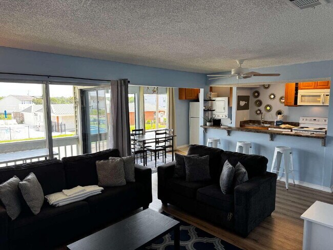 Building Photo - 4000 Gulf Terrace Dr