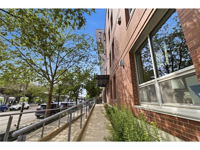 Building Photo - 710 N 4th St