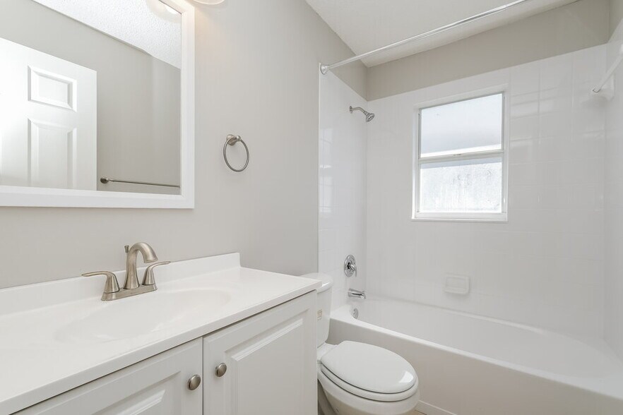 Building Photo - 8733 Morrison Oaks Ct