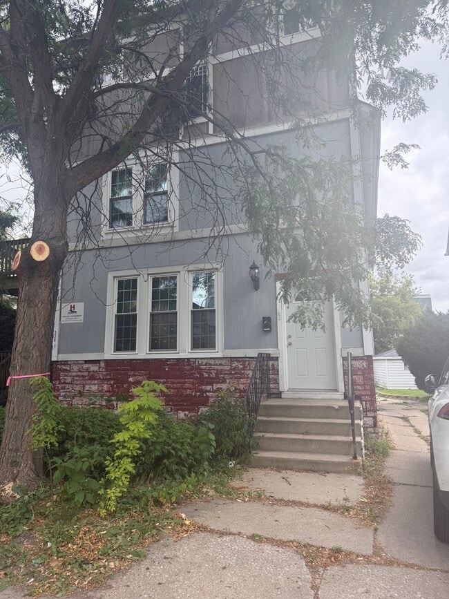 Building Photo - 238 Des Plaines Ave