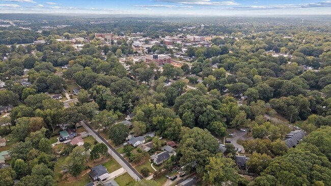 Building Photo - 541 N White St