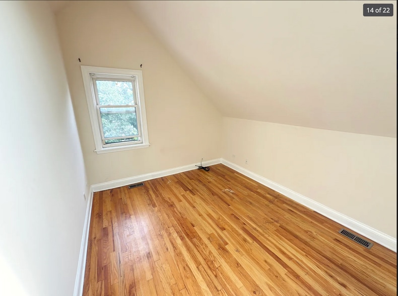 Building Photo - 1720 W Beach Ave