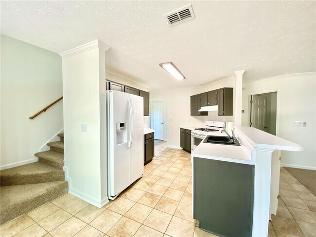 Building Photo - 640 Suwanee Lakes Cir NW