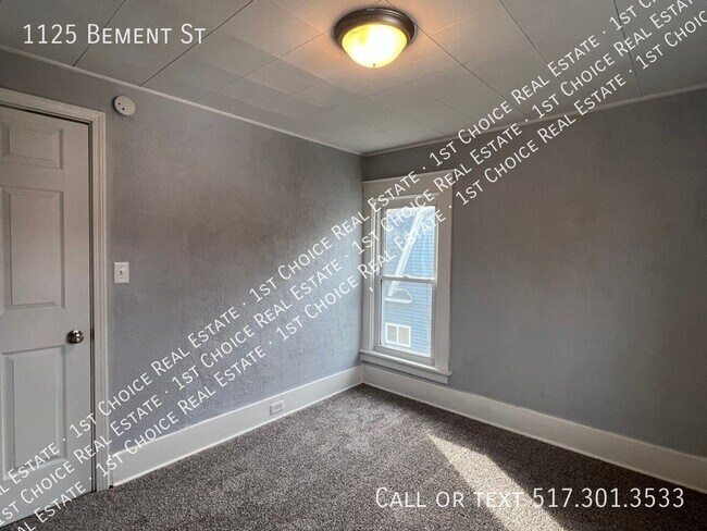 Building Photo - 1125 Bement St