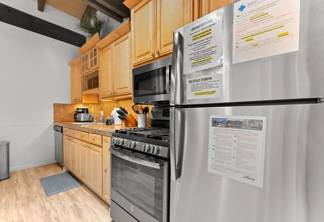 Building Photo - SKI LEASE: Gas Fireplace, Pet Friendly, Downtown Kings Beach