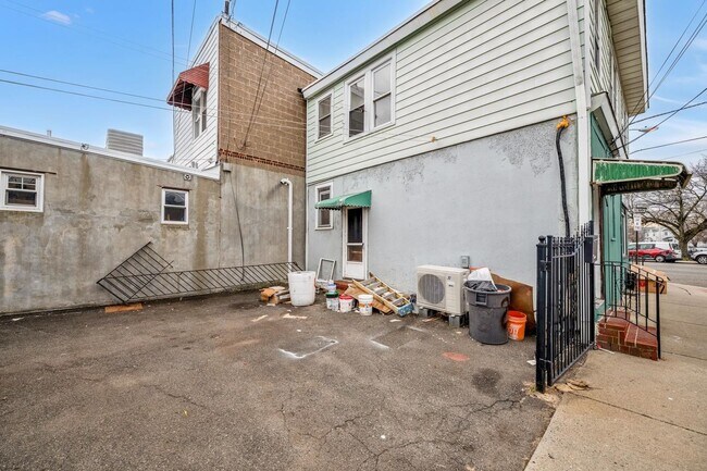 Building Photo - 41 Bloomfield Ave