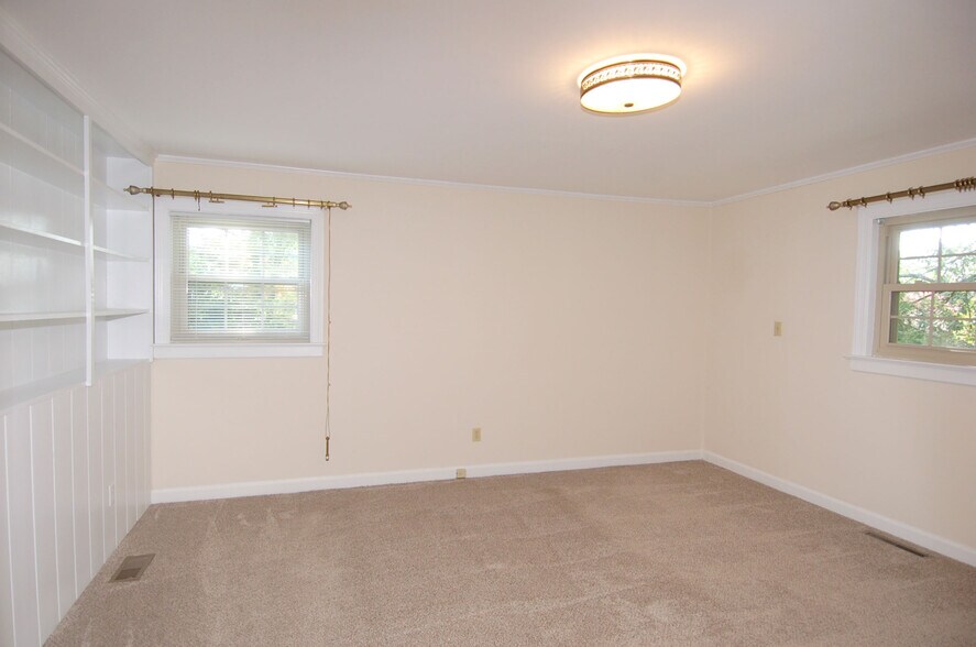 Building Photo - 706 Smedes Pl
