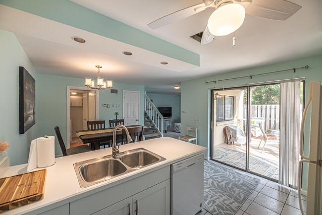 Building Photo - 3257 River Villa Way