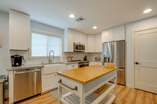 Building Photo - 8637 S Newberry Ln