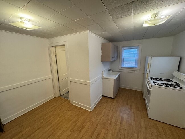 Building Photo - 1116 12th Ave