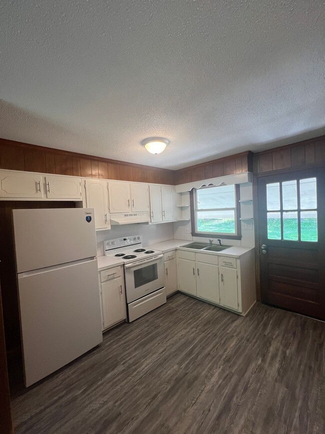 Building Photo - 2 Bedroom Duplex Available (Monroe)