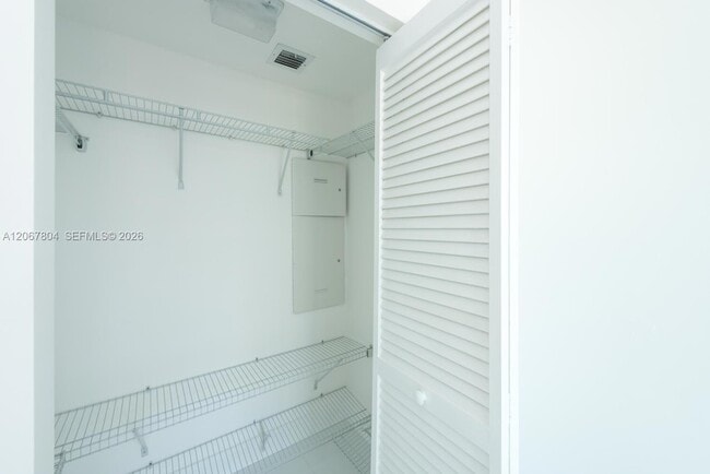 Building Photo - 950 Brickell Bay Dr