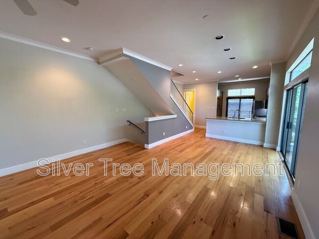 Building Photo - 3204 Wycliff Ave