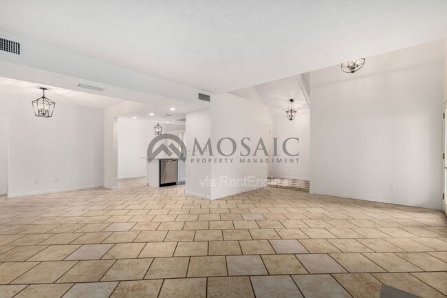 Building Photo - 17255 Ledferd Ln