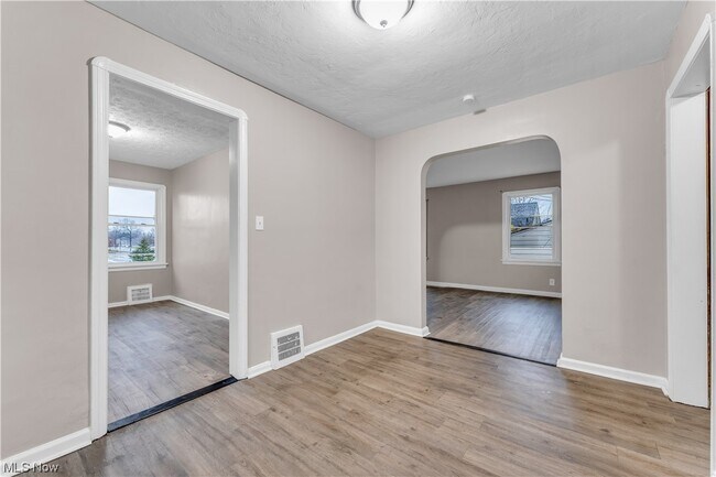 Building Photo - 5461 Clement Ave
