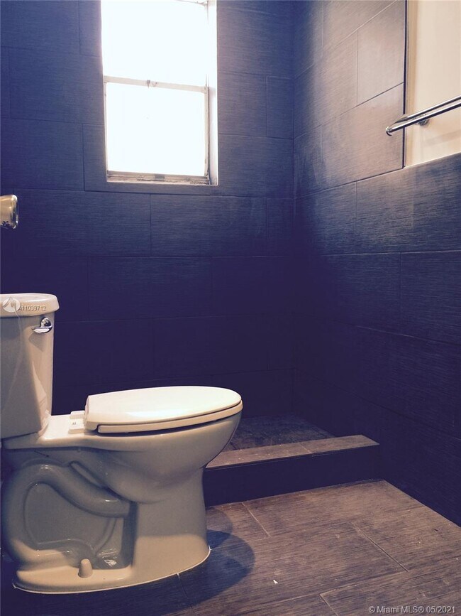 Building Photo - 726 Meridian Ave