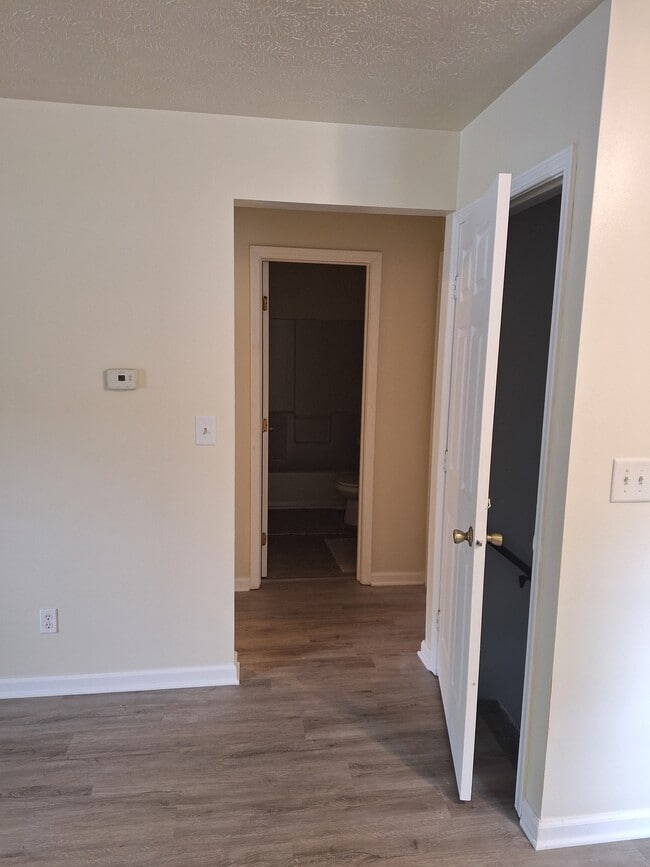 Building Photo - 311 W Rogers St