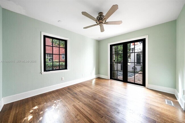 Building Photo - 447 Giralda Ave