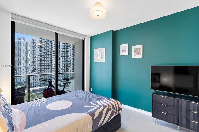 Building Photo - 1600 NE 1st Ave