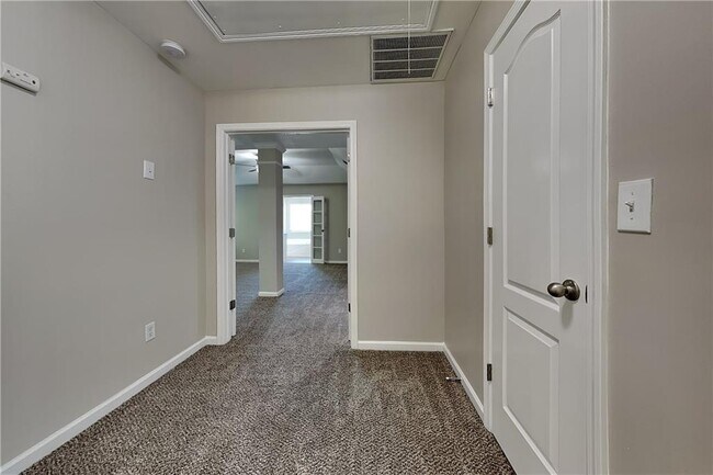 Building Photo - 4444 Sequoia Park Trail SW