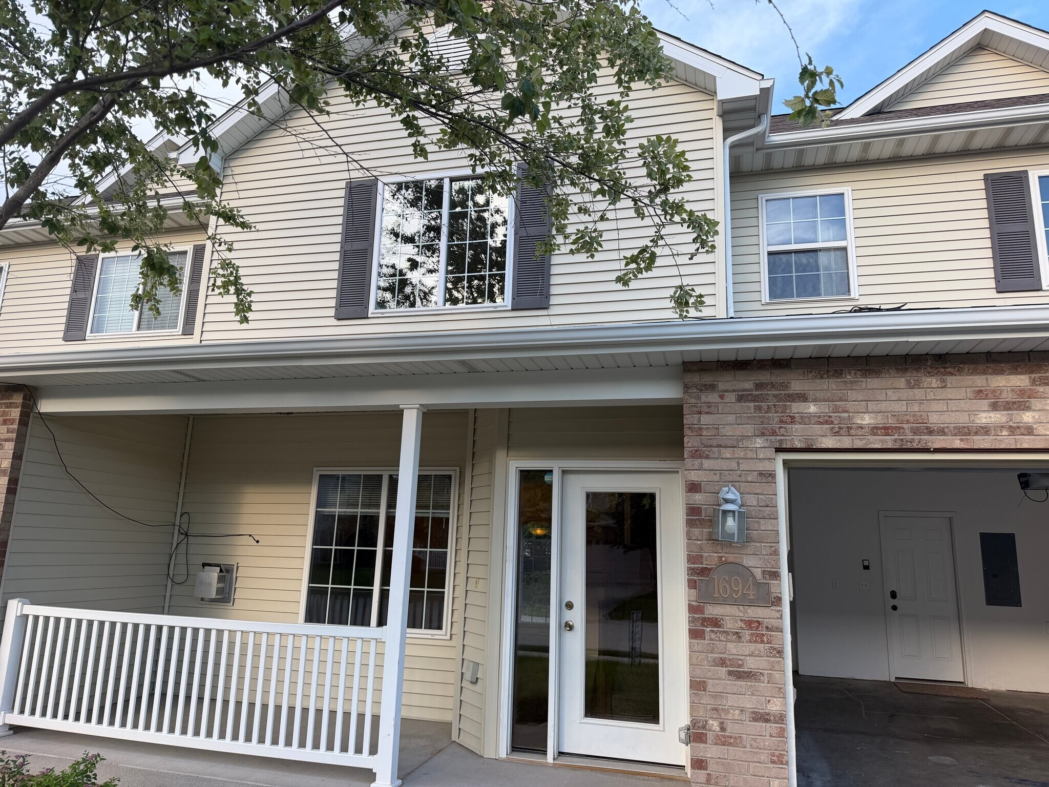 Building Photo - 1694 Burr Dr