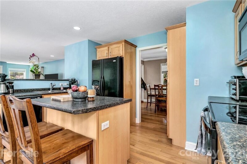 Building Photo - 21 Locust Meadow Ln