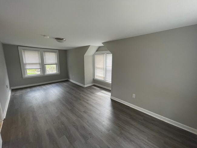 Building Photo - 50 Grove St