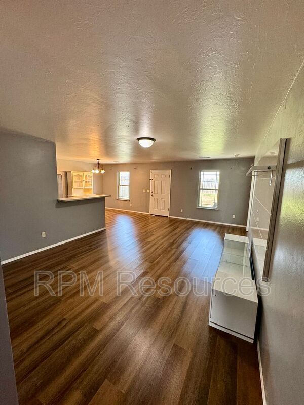 Building Photo - 7404 Park Meadow Dr