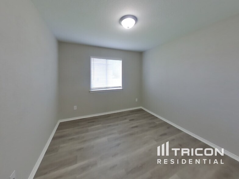 Building Photo - 1806 Marbach Woods