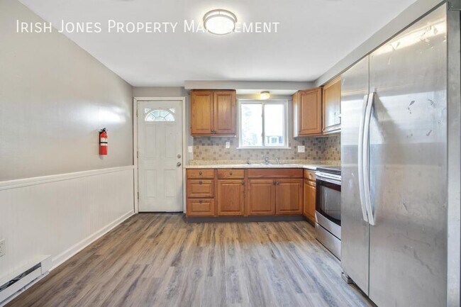 Building Photo - 5700 Glendale Dr