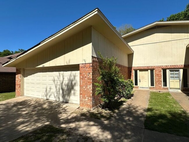 Primary Photo - Available Now! 3 Bedroom 2.5 Bath Duplex i...