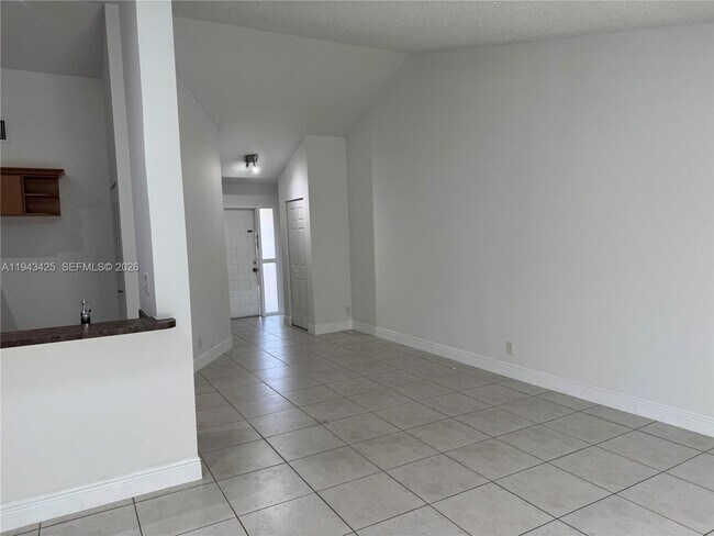 Building Photo - 9446 SW 140th Ct