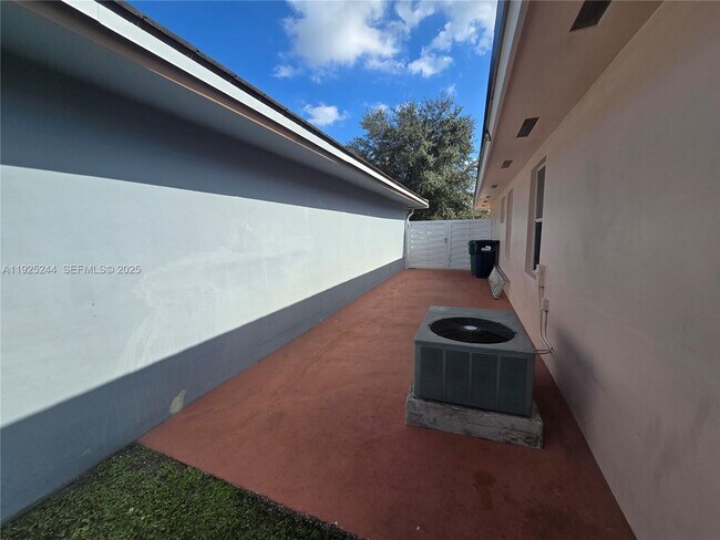 Building Photo - 894 NW 134th Pl