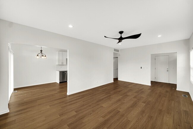 Building Photo - 2325 Summerlin Dr