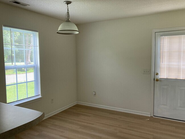 Building Photo - Three Bedroom, Two Bath House on Masonboro Loop