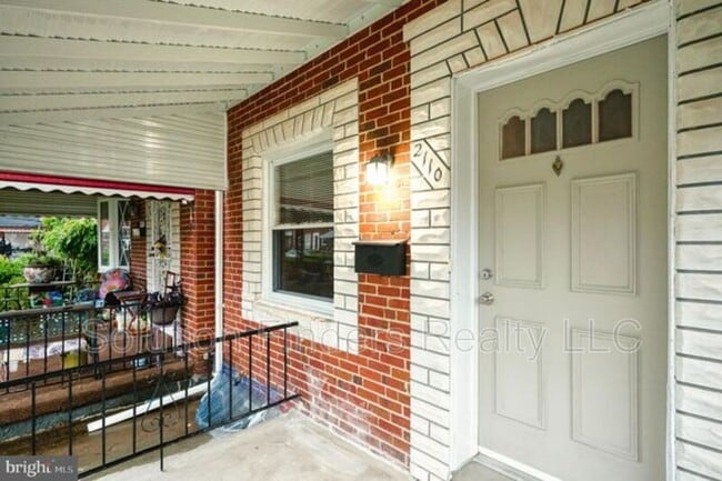 Building Photo - 2110 Coralthorn Rd