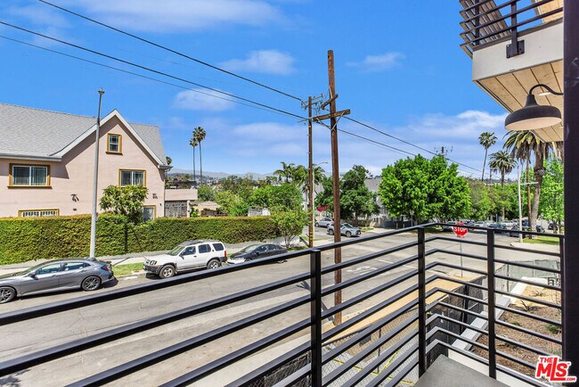 Building Photo - 571 Mariposa Ave